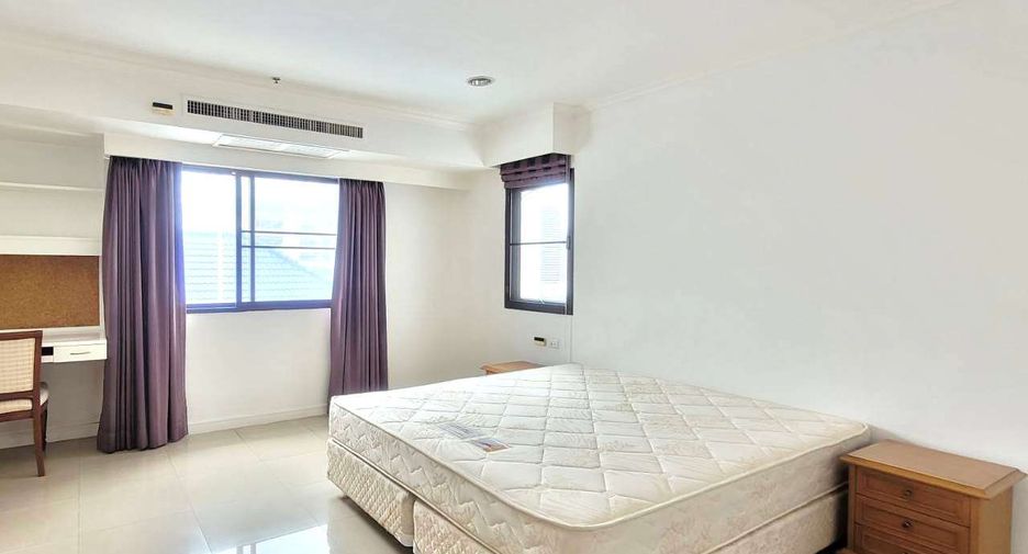 For rent 3 bedrooms condo in Watthana, Bangkok
