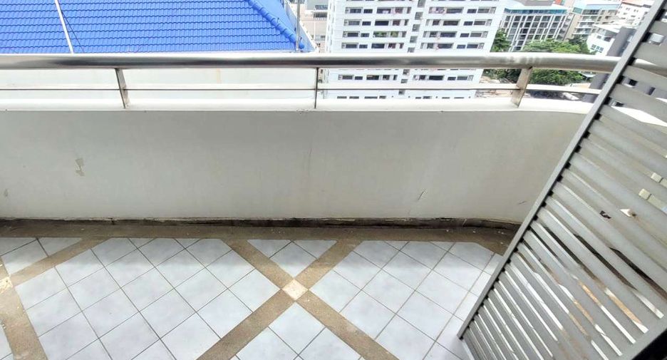 For rent 3 bedrooms condo in Watthana, Bangkok