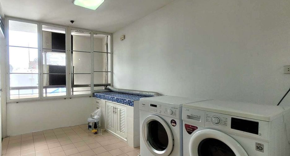 For rent 3 bedrooms condo in Watthana, Bangkok