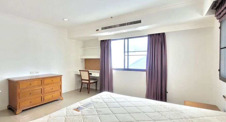 For rent 3 bedrooms condo in Watthana, Bangkok