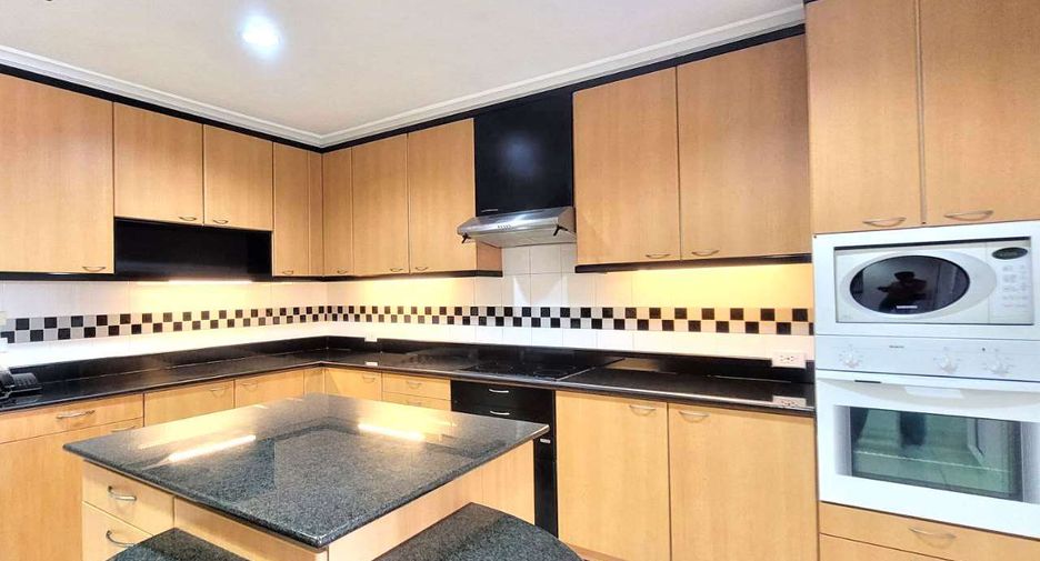For rent 3 bedrooms condo in Watthana, Bangkok