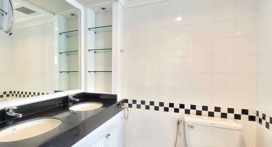 For rent 3 bedrooms condo in Watthana, Bangkok