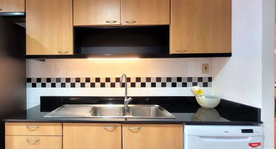 For rent 3 bedrooms condo in Watthana, Bangkok