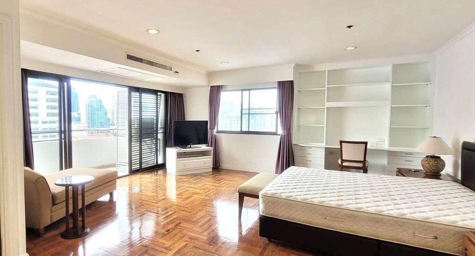 For rent 3 bedrooms condo in Watthana, Bangkok