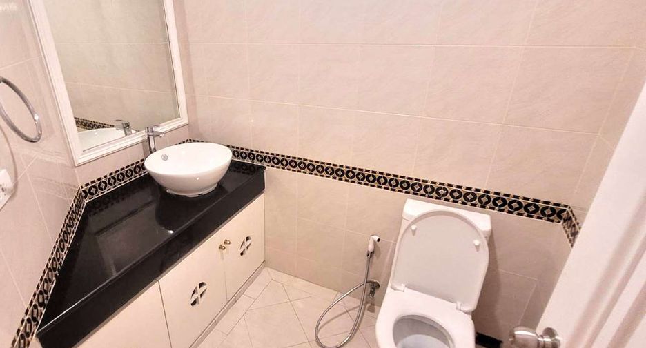 For rent 3 bedrooms condo in Watthana, Bangkok