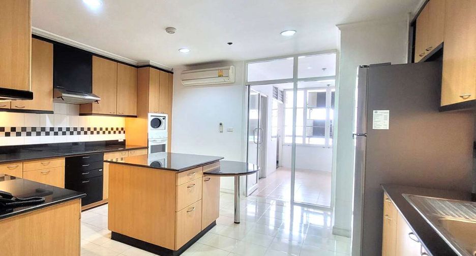 For rent 3 bedrooms condo in Watthana, Bangkok