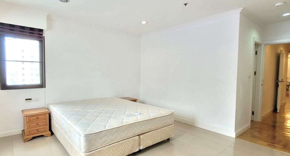 For rent 3 bedrooms condo in Watthana, Bangkok