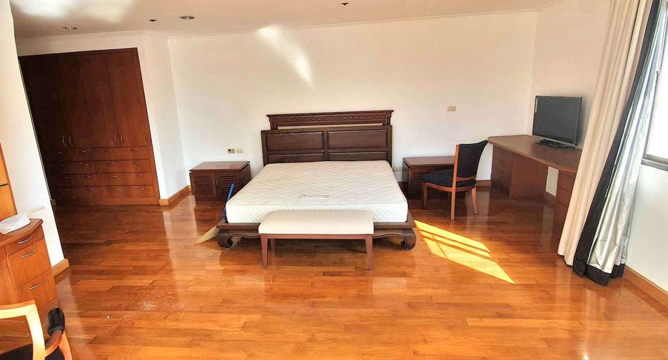 For rent 3 bedrooms condo in Watthana, Bangkok