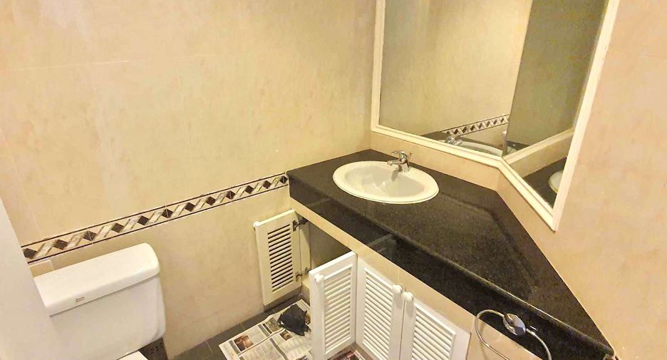 For rent 3 bedrooms condo in Watthana, Bangkok