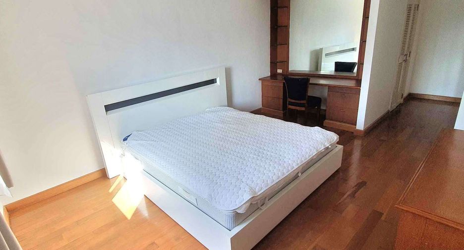For rent 3 bedrooms condo in Watthana, Bangkok