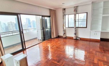 For rent 3 bedrooms condo in Watthana, Bangkok