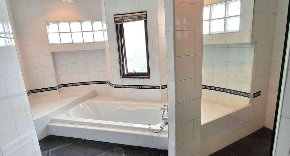 For rent 3 bedrooms condo in Watthana, Bangkok