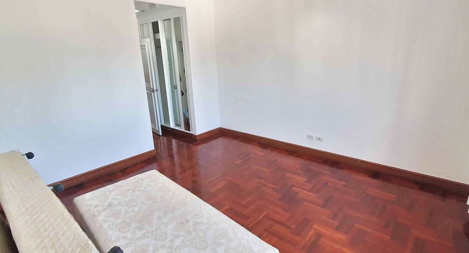 For rent 3 bedrooms condo in Watthana, Bangkok