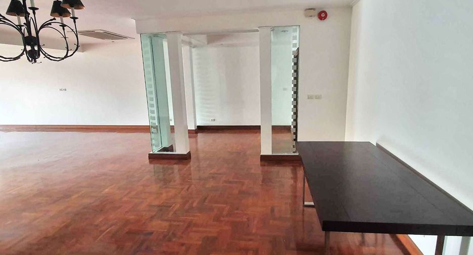 For rent 3 bedrooms condo in Watthana, Bangkok