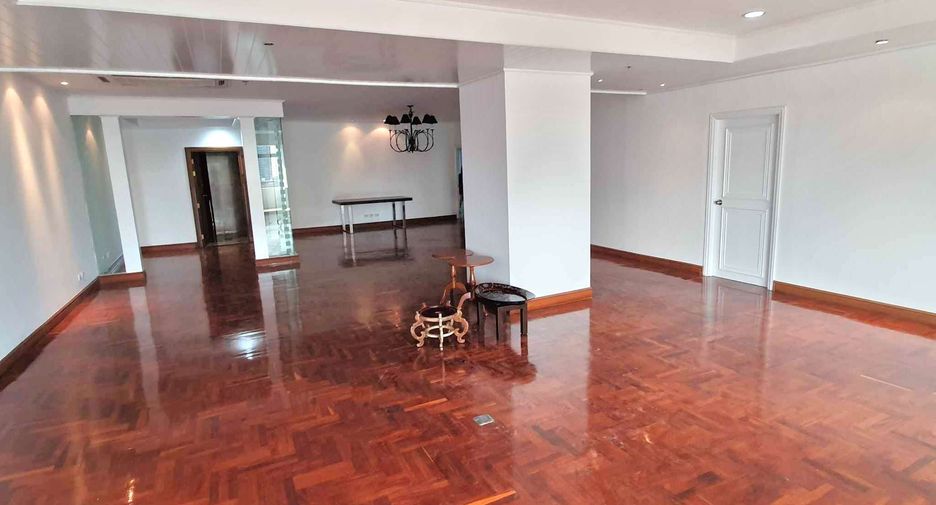 For rent 3 bedrooms condo in Watthana, Bangkok