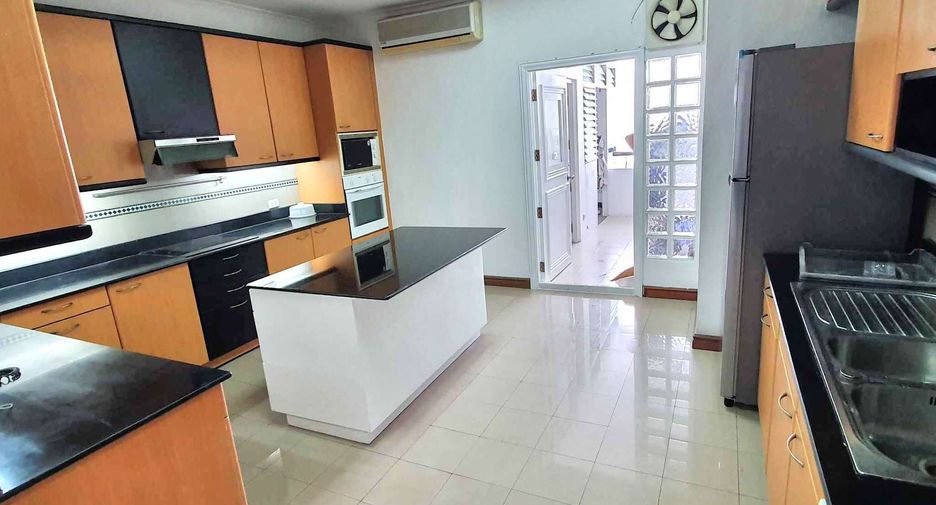 For rent 3 bedrooms condo in Watthana, Bangkok