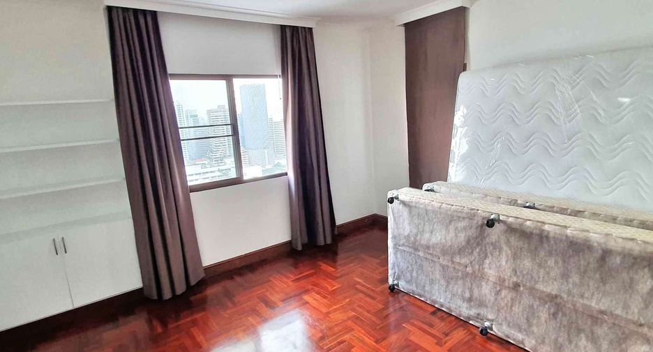 For rent 3 bedrooms condo in Watthana, Bangkok