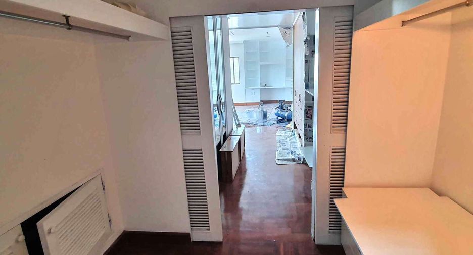 For rent 3 bedrooms condo in Watthana, Bangkok