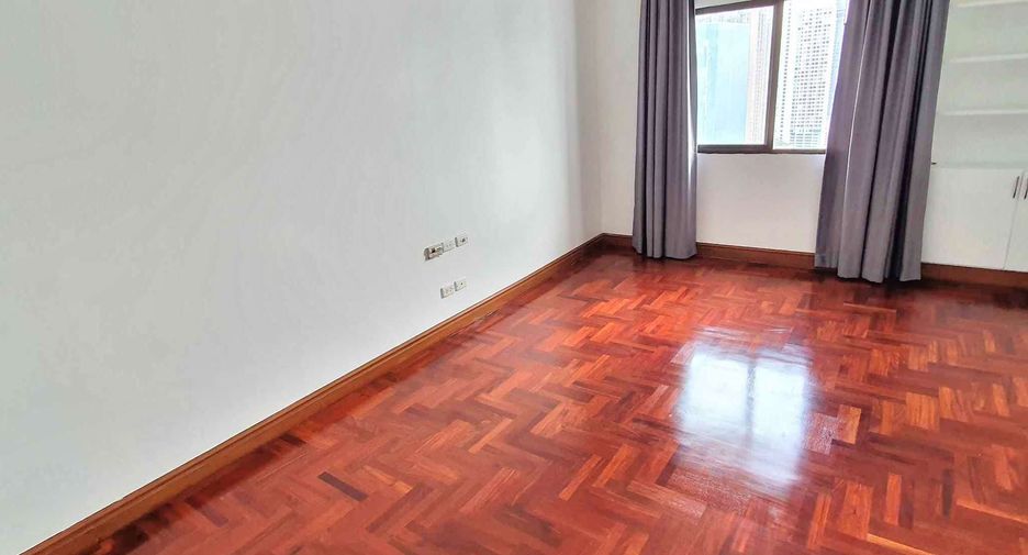 For rent 3 bedrooms condo in Watthana, Bangkok