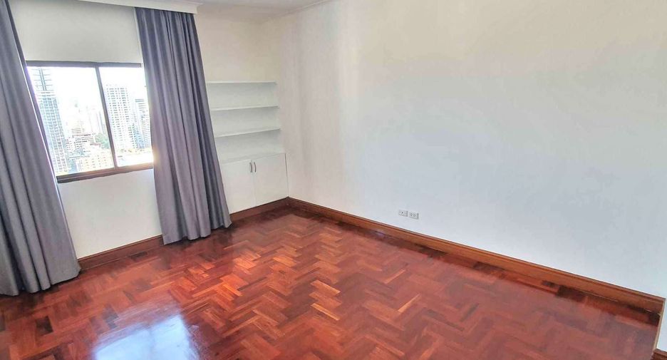 For rent 3 bedrooms condo in Watthana, Bangkok