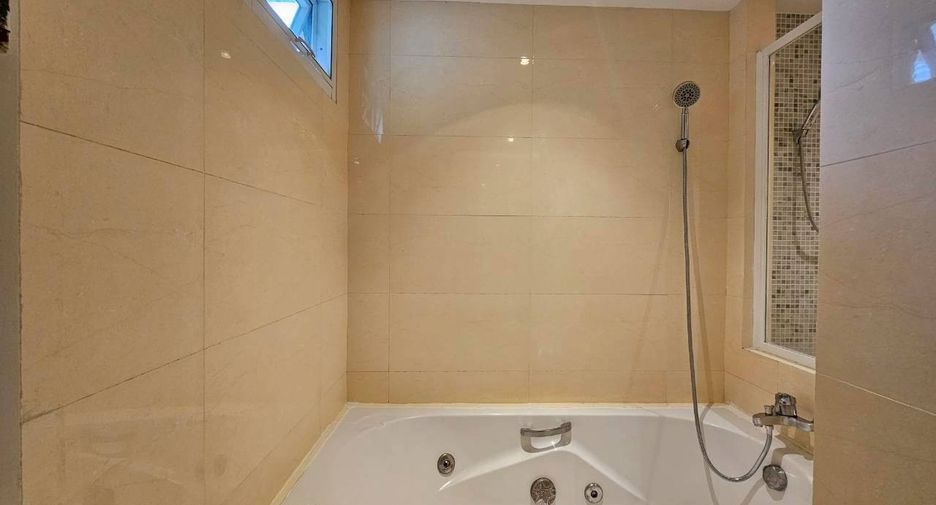 For rent 3 ベッドルーム condo in Watthana, Bangkok