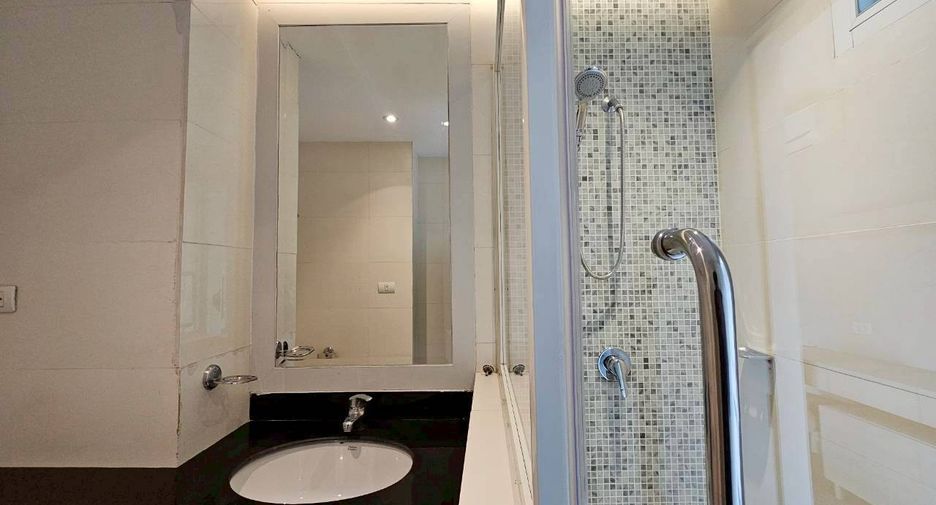 For rent 3 ベッドルーム condo in Watthana, Bangkok