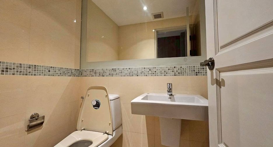 For rent 3 ベッドルーム condo in Watthana, Bangkok