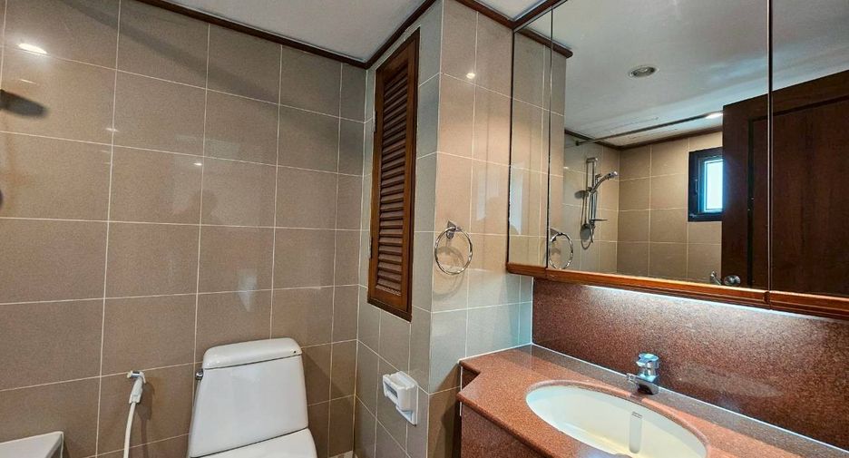 For rent 3 bedrooms condo in Watthana, Bangkok
