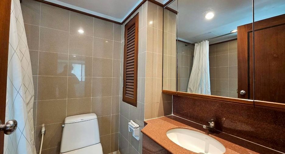 For rent 3 bedrooms condo in Watthana, Bangkok