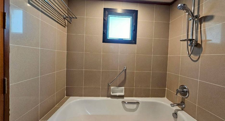 For rent 3 bedrooms condo in Watthana, Bangkok