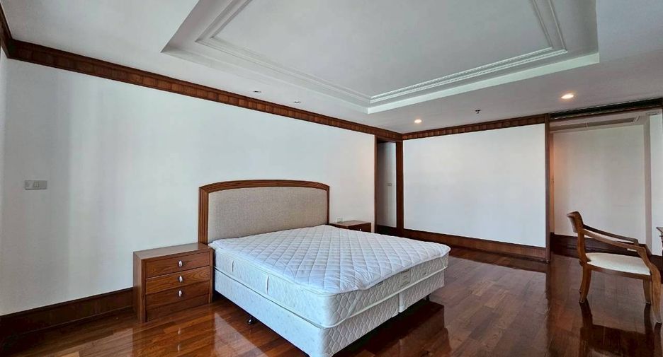 For rent 3 bedrooms condo in Watthana, Bangkok