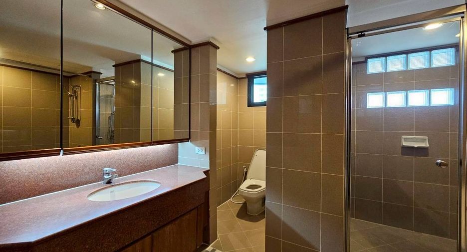 For rent 3 bedrooms condo in Watthana, Bangkok