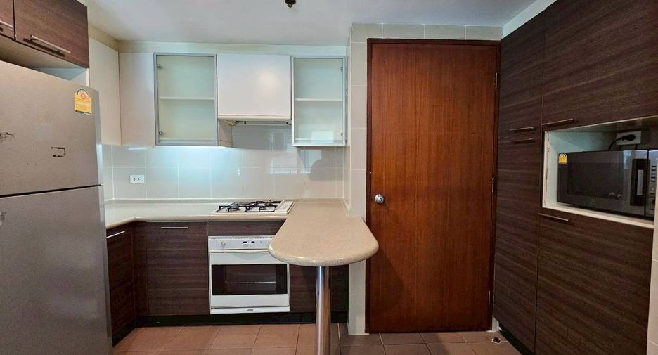 For rent 3 bedrooms condo in Watthana, Bangkok