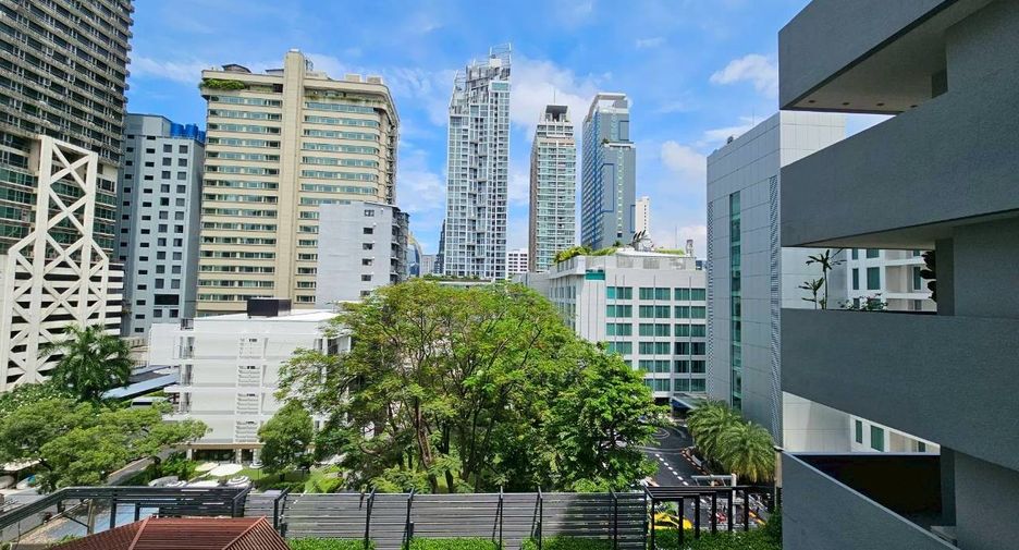 For rent 3 bedrooms condo in Watthana, Bangkok