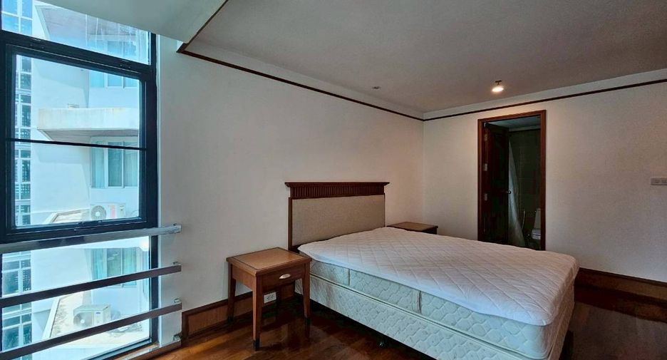 For rent 3 bedrooms condo in Watthana, Bangkok
