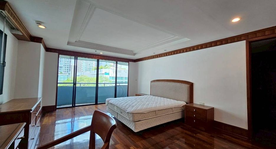 For rent 3 bedrooms condo in Watthana, Bangkok