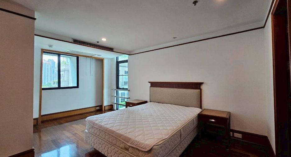 For rent 3 bedrooms condo in Watthana, Bangkok