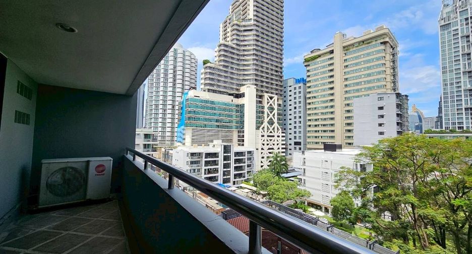 For rent 3 bedrooms condo in Watthana, Bangkok