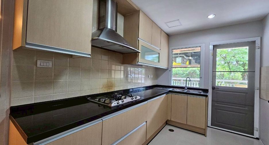 Wohnung zur Miete mit 3 Zimmer in Watthana, Bangkok
