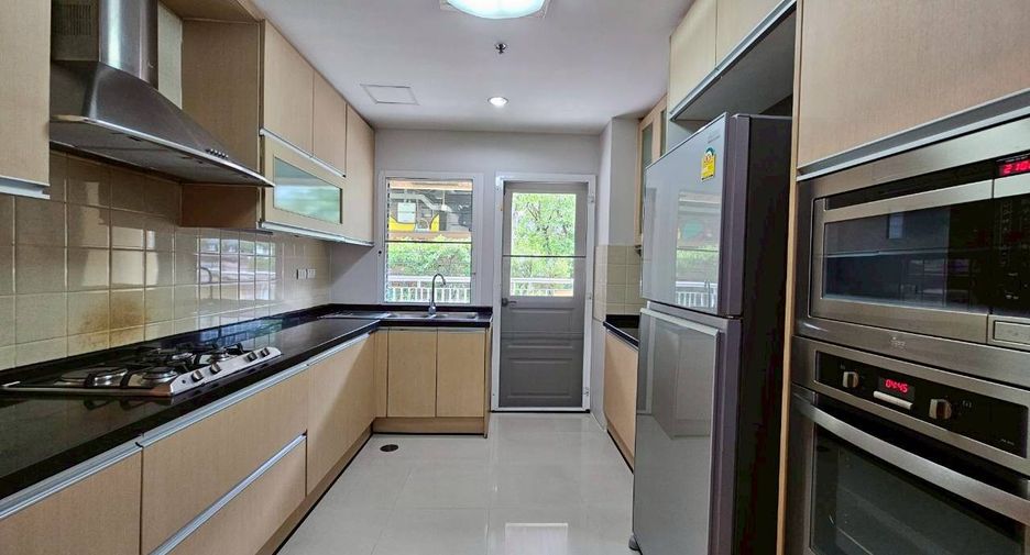 Wohnung zur Miete mit 3 Zimmer in Watthana, Bangkok