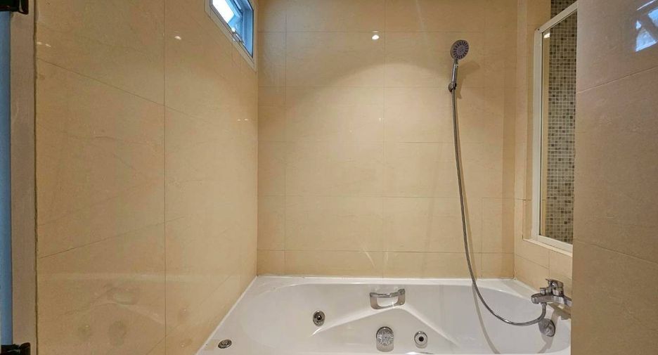 Wohnung zur Miete mit 3 Zimmer in Watthana, Bangkok