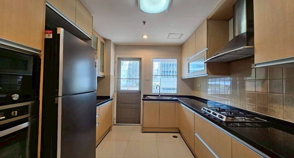 Condo en alquiler de 3 habitaciones en Watthana, Bangkok
