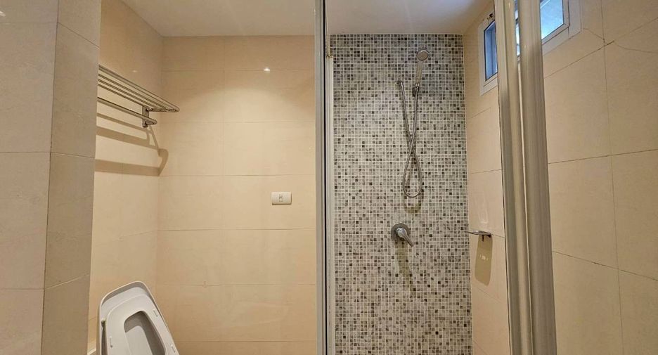 Condo en alquiler de 3 habitaciones en Watthana, Bangkok