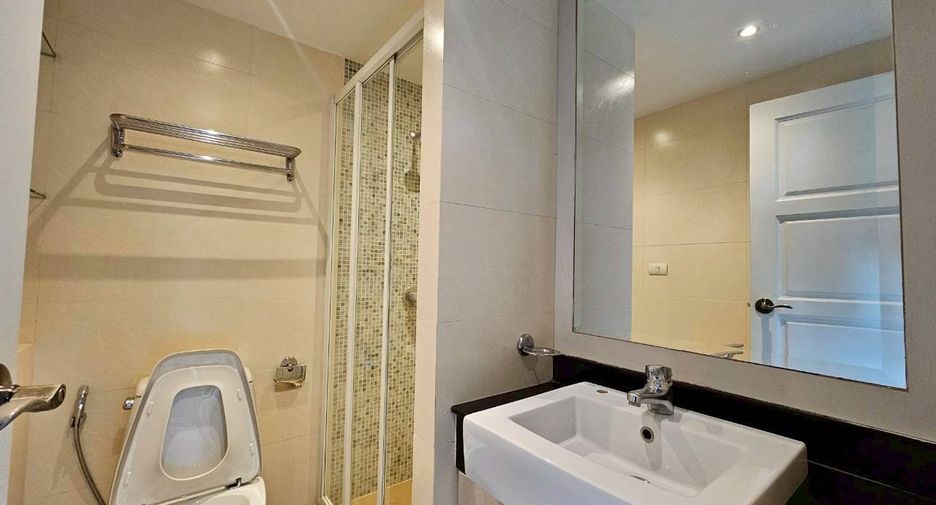 Condo en alquiler de 3 habitaciones en Watthana, Bangkok