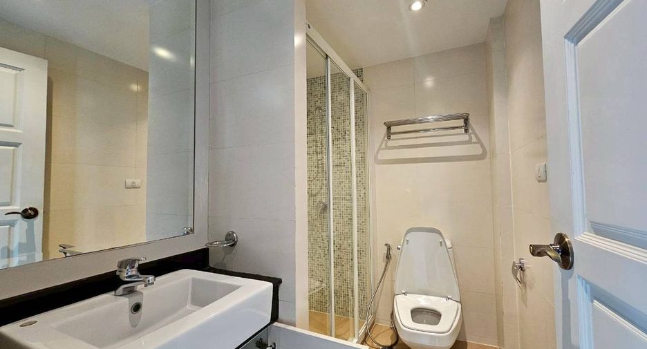 Condo en alquiler de 3 habitaciones en Watthana, Bangkok