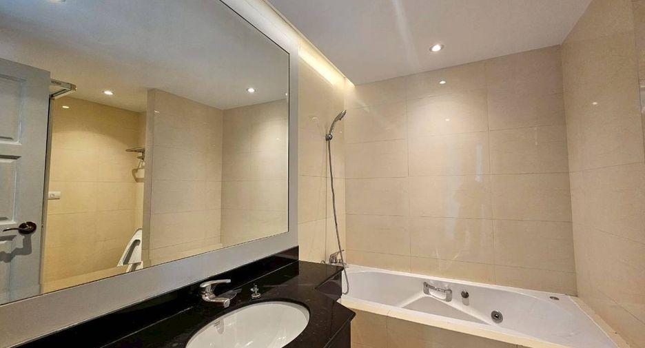 Condo en alquiler de 3 habitaciones en Watthana, Bangkok