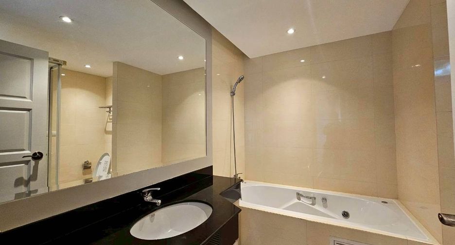 For rent 3 ベッドルーム condo in Watthana, Bangkok