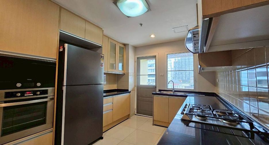 For rent 3 ベッドルーム condo in Watthana, Bangkok