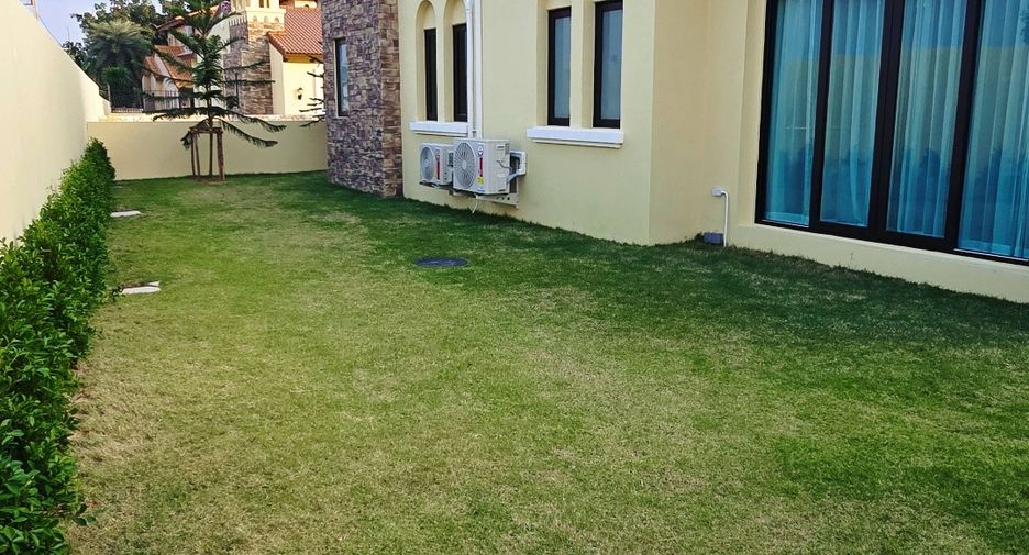 For rent 3 bedrooms villa in Huay Yai, Pattaya