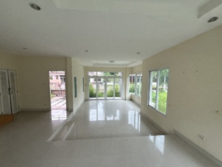 Casa en venta de 4 habitaciones en Si Racha, Chonburi
